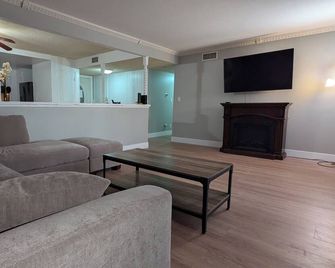 Serene home in Simi valley, CA - Simi Valley - Wohnzimmer