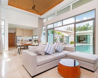 Shambhala Grand Villa - Private Pool Villas by Escape Villas - Top Choice - Guest Favorite - Best Location - Choeng Thale - Living room