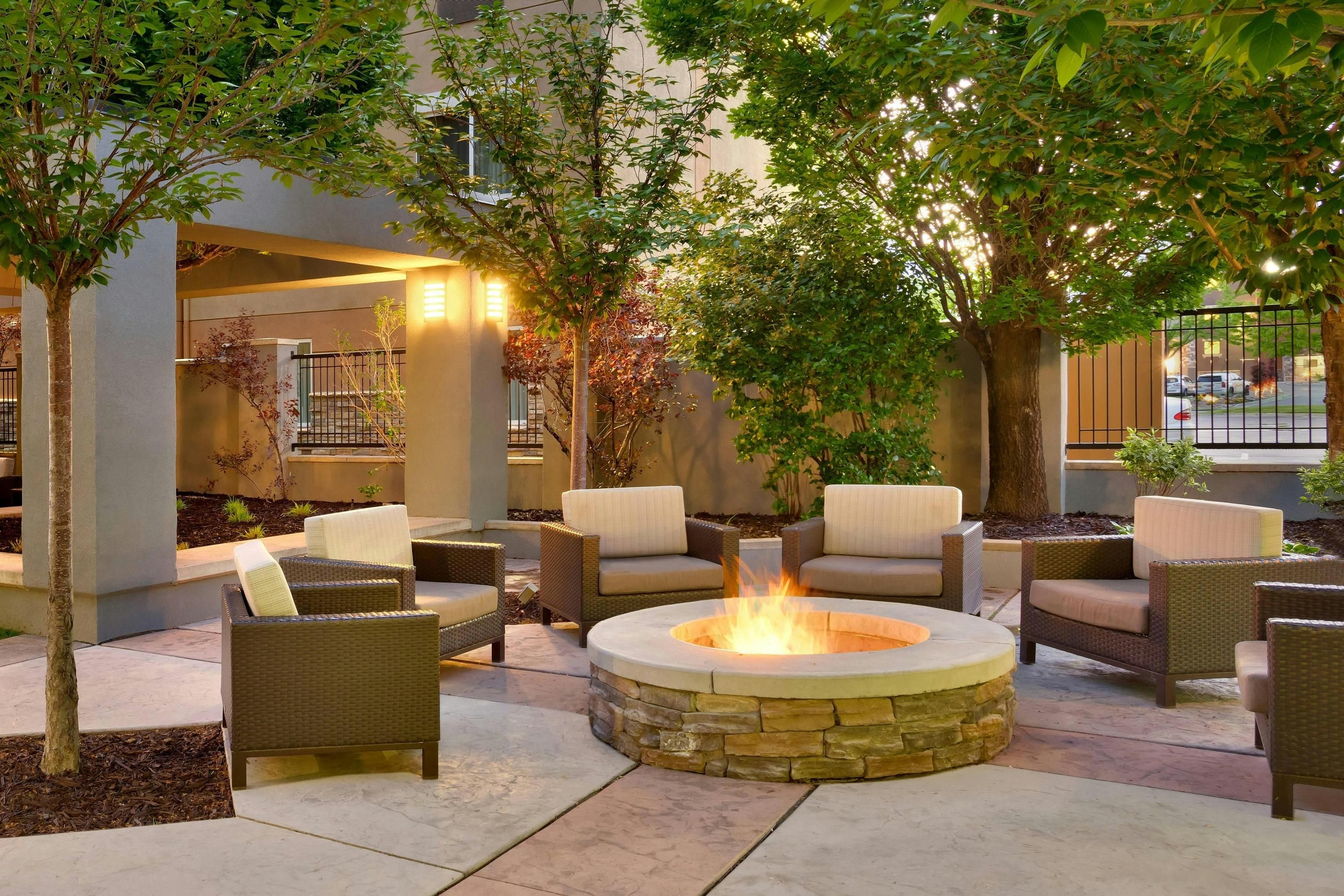 Courtyard by Marriott Salt Lake City Sandy - Sandy - Uteplats