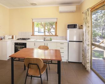 Riverscape Cottage No.8 with River Views - Riverscape - unit 8 with views over the Blackwood River - Augusta