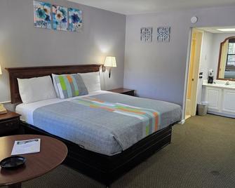 سويس فيلدج إن - إيوريكا سبرينغس - غرفة نوم