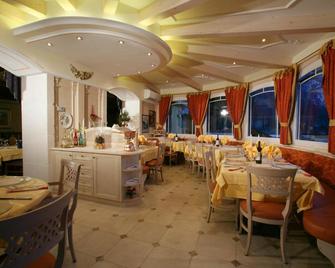 Alexander Hotel Alpine Wellness Dolomites - Molveno - Restaurant