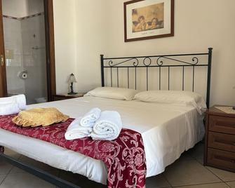 Hotel Savoia - Sapri - Schlafzimmer
