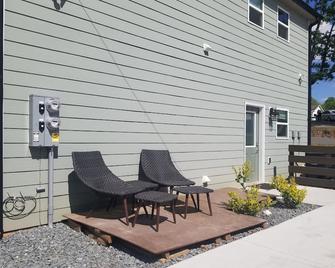 Marvel escape to quaint downtown Waxhaw - Waxhaw - Patio