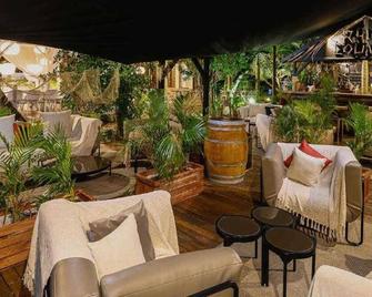 Stunning Villa in Grand Baie with Private Pool - Grand Baie - Patio