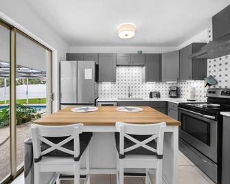 Modern Waterfront Home on Canal with Pool - فورت لاودردال - مطبخ