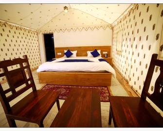 Jaisalmer Desert Resort - Jaisalmer - Bedroom