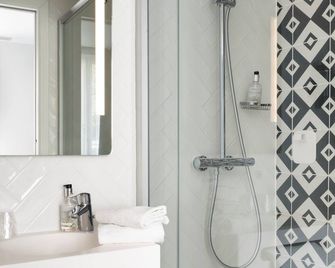 Hotel des Lys - Versailles - Badkamer
