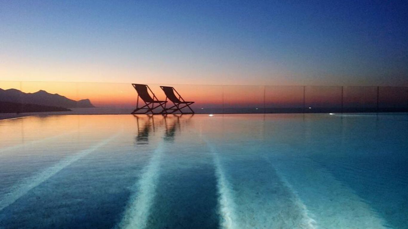 La Blanca Resort & Spa