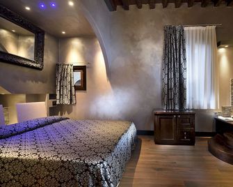 Hotel Abbazia - Venice - Bedroom
