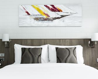 Bay Hotel Apartments - Sandy Bay - Bedroom
