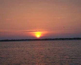 East End -Beach Oasis- St. George Island. Beach Condo / Full Sized Swimming Pool - St. George Island - Vista del exterior