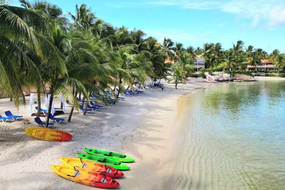 Coco Reef Resort and Spa - קראון פוינט - חוף