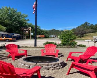 The Brookside Motel Keystone Near Mt Rushmore - Keystone - Patio
