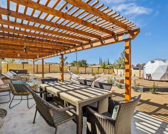 Dome On The Range The Geodesic Experience - Joshua Tree - Patio