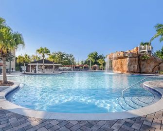 Your Magical Home in Florida! Outdoor Swimming Pool + Kitchen - Celebration - Басейн