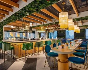 Deluxe Queen Room Near Foxtail Coffee Co Orl - Orlando