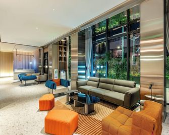Holiday Inn Express Shanghai Changyang Road by IHG - שנחאי - לובי