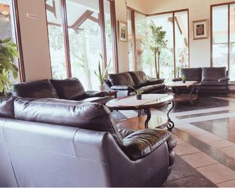 Sangga Buana Villa - Pacet - Recepción