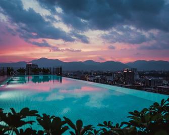 ويل هوتل - إيبوه - حوض السباحة