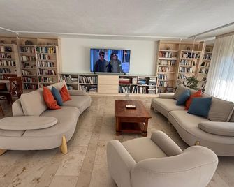 Luxury apartment, close to the airport - Rüsselsheim - Lounge