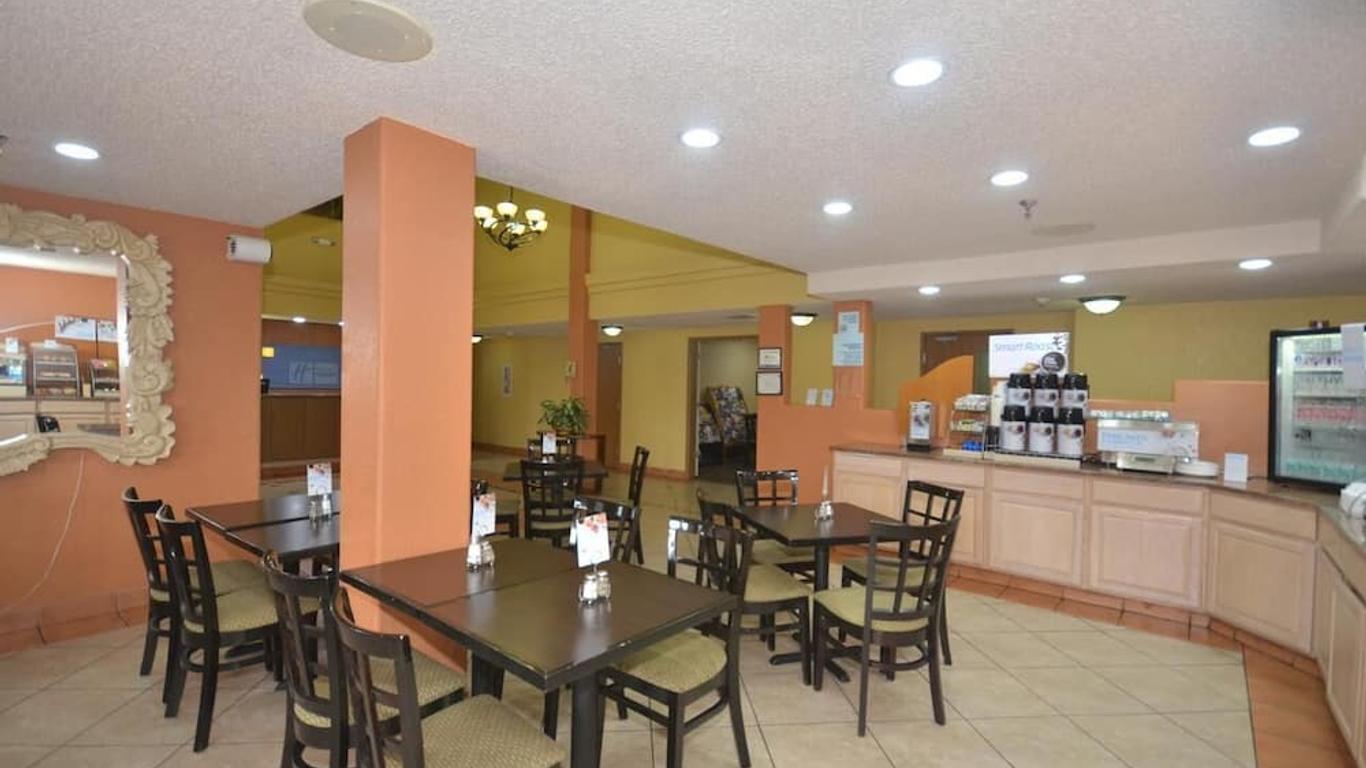 Ramada by Wyndham Santa Fe