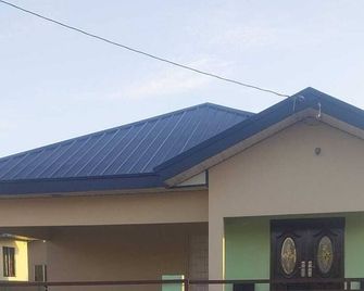 Charming Piarco Home with Garden View - Piarco - Building