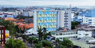 Hotel Citradream Semarang - Semarang - Byggnad