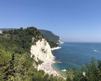 La Dolce Vita! Stunning villa, beautiful surroundings. - San Severino Marche - Beach