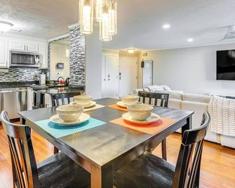 1 Mi to Millyard District: Unit w/ Furnished Porch - Manchester - Dining room