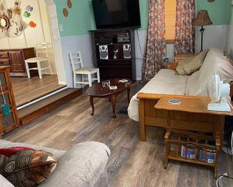 Cabin on the Water - Okeechobee - Living room