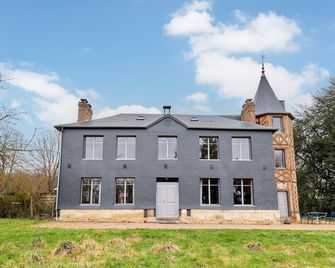La Tourelle de Saint Michel de Livet - Parking - Livarot-Pays-d'Auge - Building