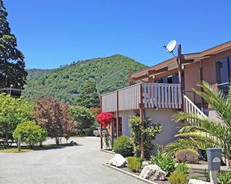 Picton Campervan Park - Picton - Vista del exterior