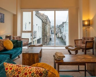 The Warren - 4-bedroom town-centre duplex apartment - Kendal - Pokój dzienny