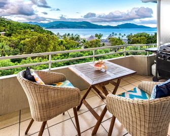 Poinciana Lodge 208, Seaview Apartment on Hamilton Island - Hamilton Island - Balcony