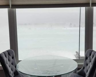 Magnificent Lakefront Modern Cottage - Washago - Dining room