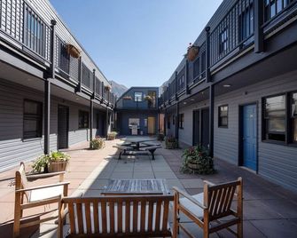 Modern Mid-Town Hideaway, Steps to Gondola, Walk Anywhere - Telluride - Patio