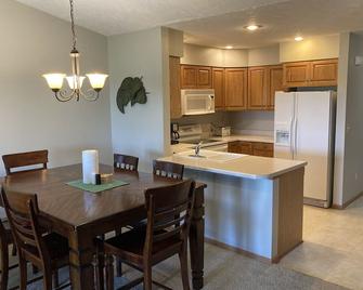 Hunting, Fishing And River-Fun Getaway! - Pierre - Kitchen