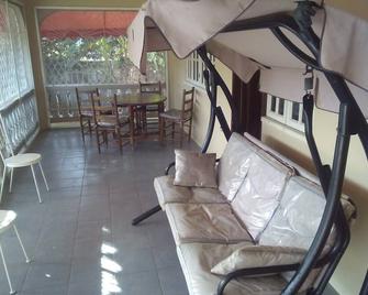 Cozy Apartment Near Ocho Rios And The Ian Fleming International Airport. - Tower Isle - Balcón