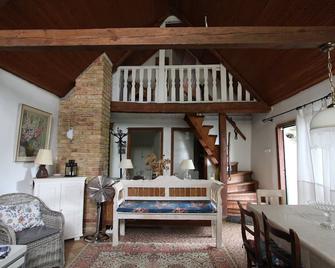 Quiet, thatched farmhouse with garden and panoramic lake views - Szigliget - Habitación