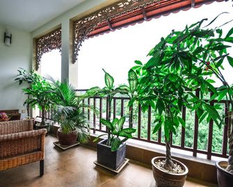 Almond Hotel Sothearos - Phnom Penh