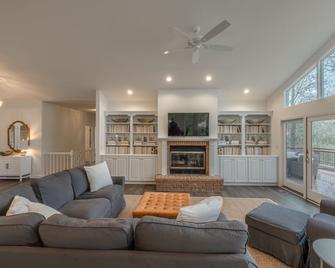 Mood Swing by Innsbrook Vacations! - Wright City - Sala de estar