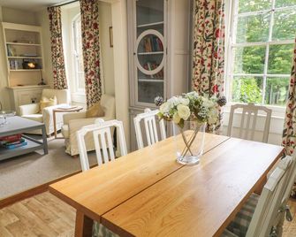 Peartree, Pet Friendly, Character Holiday Cottage In Colerne - Chippenham - Dining room
