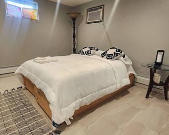 The Perfect Place. 10 Mins From Jfk Airport,ubs , Lirr, Long Isl Shopping Center - Valley Stream - Bedroom