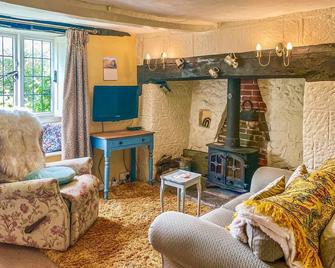 Plum Tree Cottage - Fontmell Magna - Living room