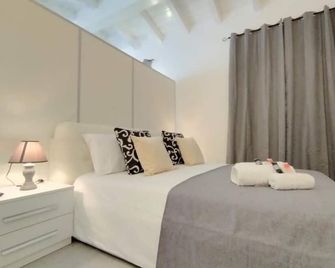 Holmann Suite & Rooms - Olbia - Schlafzimmer