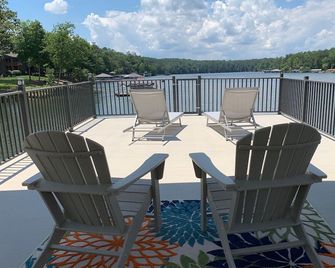 Point lot w/beautiful views! Deep water, 2-story dock, min steps to water. - Arley - Balcony