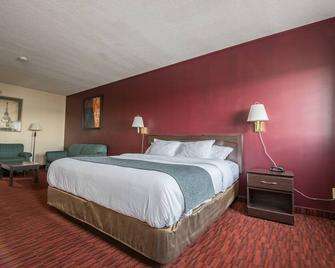 Argyll Plaza Hotel - Edmonton - Bedroom