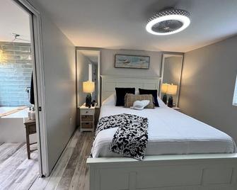 Seaside Serenity Cottage - Shelburne - Спальня