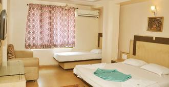 Hotel Sai Suraj Palace - Shirdi - Schlafzimmer